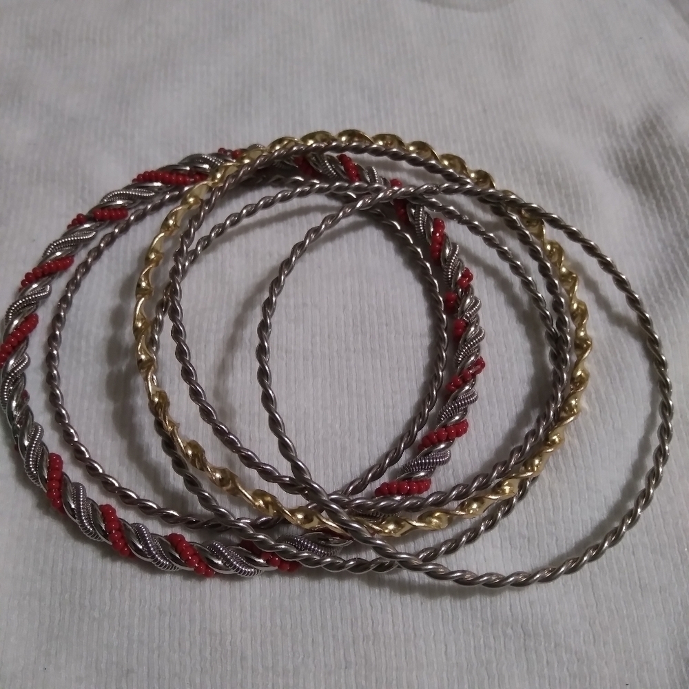 Set of 6 twisted bangles